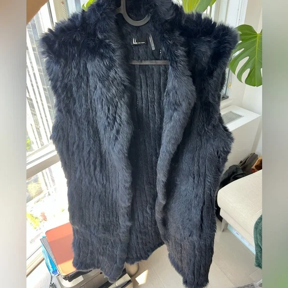 Love Token Navy Fur Vest Size XS - Picture 9 of 11
